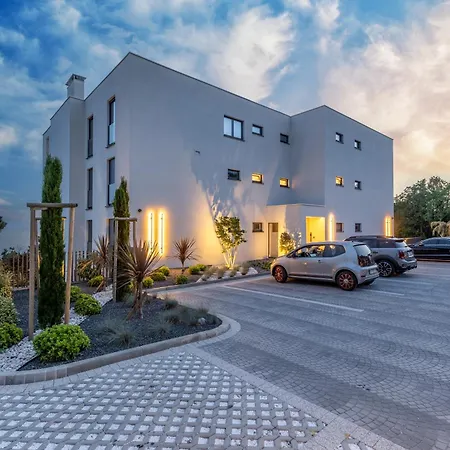 With Private Pool & Garden Atrio كوسترينا