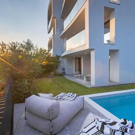 With Private Pool & Garden Atrio شقة