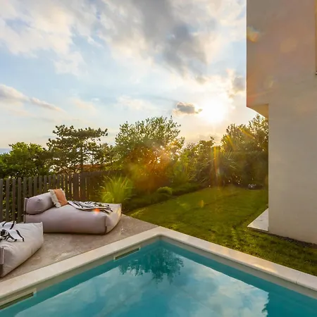 With Private Pool & Garden Atrio شقة *