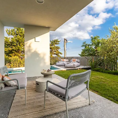 With Private Pool & Garden Atrio *