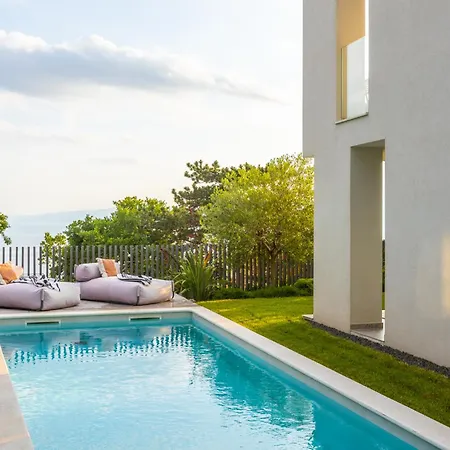 With Private Pool & Garden Atrio شقة *